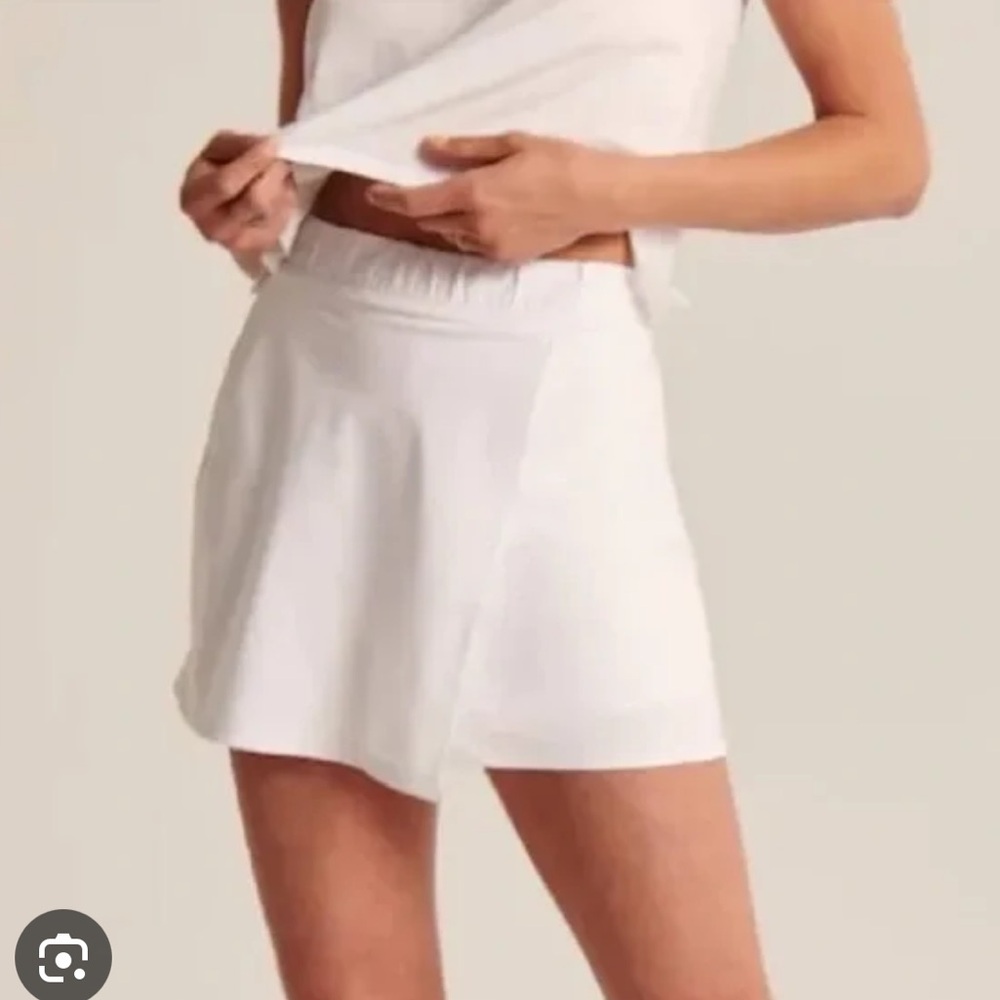 Abercrombie Traveler Skort size M white